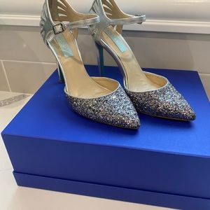 Betsey Johnson Avery glitter pumps